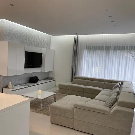 Amira & Wellness Apartment *