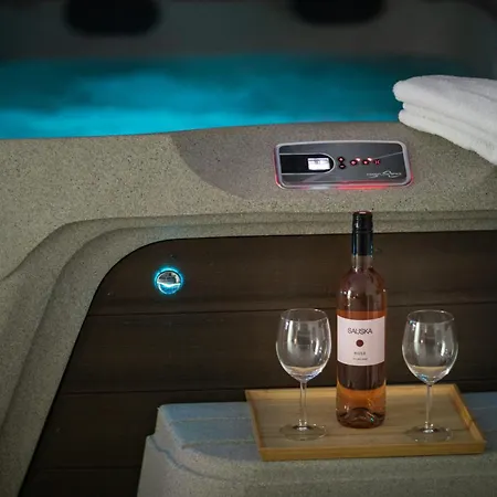 Amira & Wellness Apartment *