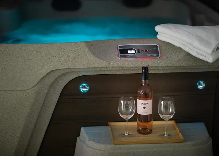 Amira & Wellness Apartment *